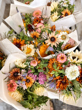 Load image into Gallery viewer, The Year of Flowers - Monthly Bouquets from April to September
