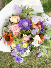 Load image into Gallery viewer, Summer Flower Subscription - Three Weeks of Flowers in August
